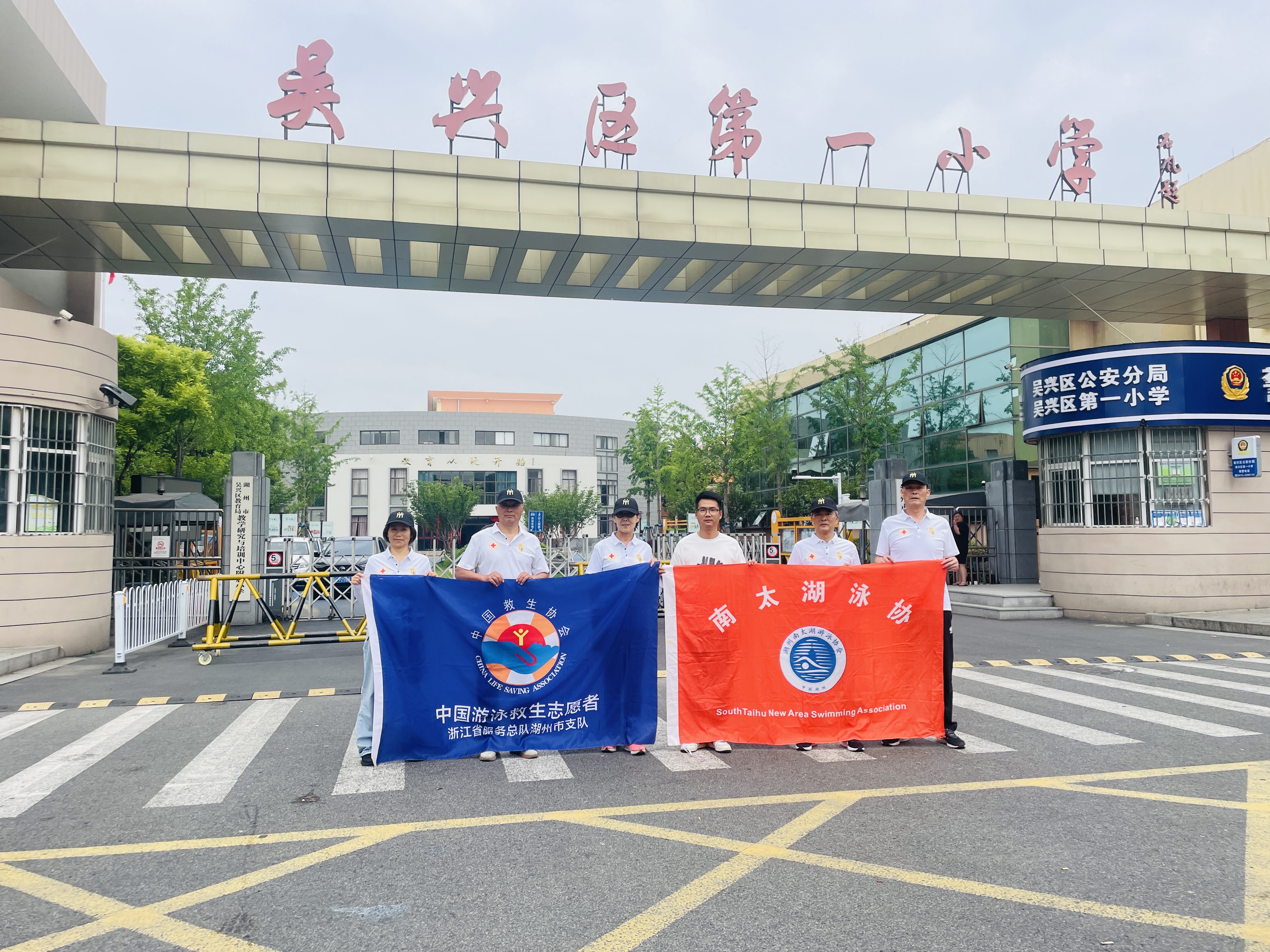 救援游泳技巧有哪些_救援泳姿_游泳救援技巧